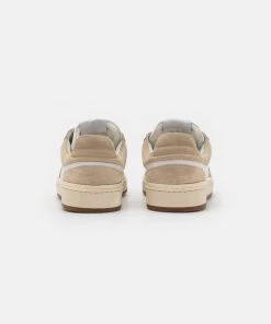 CLOSED Femme Baskets Basses White - Sneakers Élégantes et Confortables -Promos CLOSED Magasin f282b27b547b49e2a5b77166ab841c9b