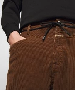 Pantalon Classique Tapered Homme CLOSED X LENT - Chocolate Brown 17 Pantalon Classique Tapered Homme CLOSED X LENT - Chocolate Brown -Promos CLOSED Magasin fccf0164336e484e90b914009945cf24